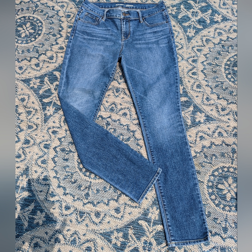 Old Navy Original Mid-rise Skinny jeans, discontinued Size 6